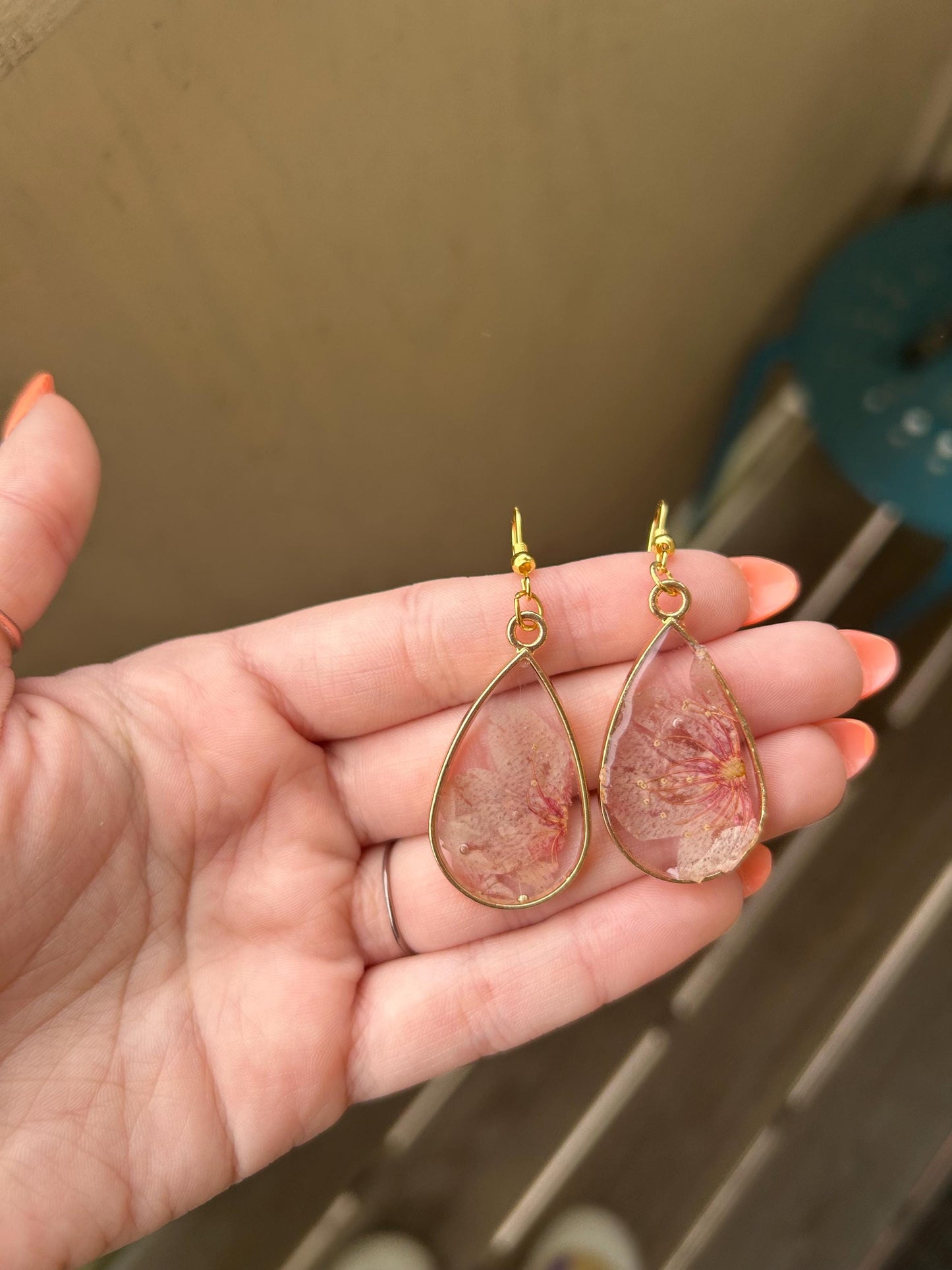 Pressed Flower Gold Earrings - Light Pink Flowers