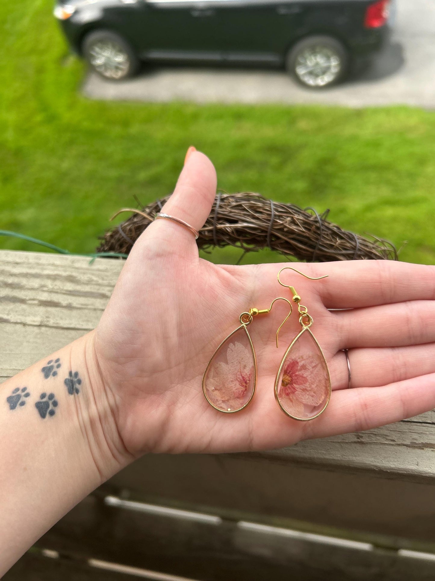 Pressed Flower Gold Earrings - Light Pink Flowers